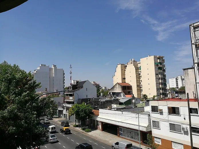 Dpto. 1 AMB al frente con balcón - Av. Directorio 2700 (IDEAL INVERSIÓN)