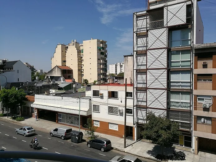 Dpto. 1 AMB al frente con balcón - Av. Directorio 2700 (IDEAL INVERSIÓN)