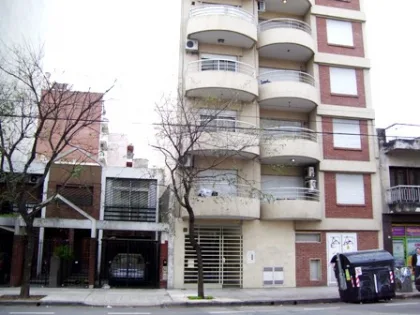 Dpto. 1 AMB al frente con balcón - Av. Directorio 2700 (IDEAL INVERSIÓN)