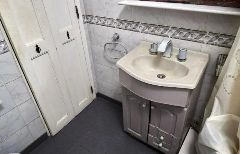 Departamento 3 ambientes. Bolivia esq. Av. Rivadavia.