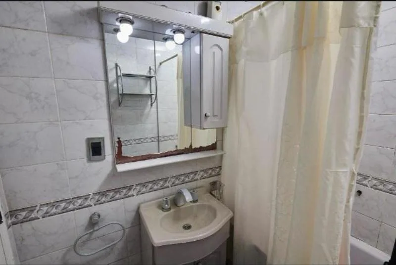 Departamento 3 ambientes. Bolivia esq. Av. Rivadavia.