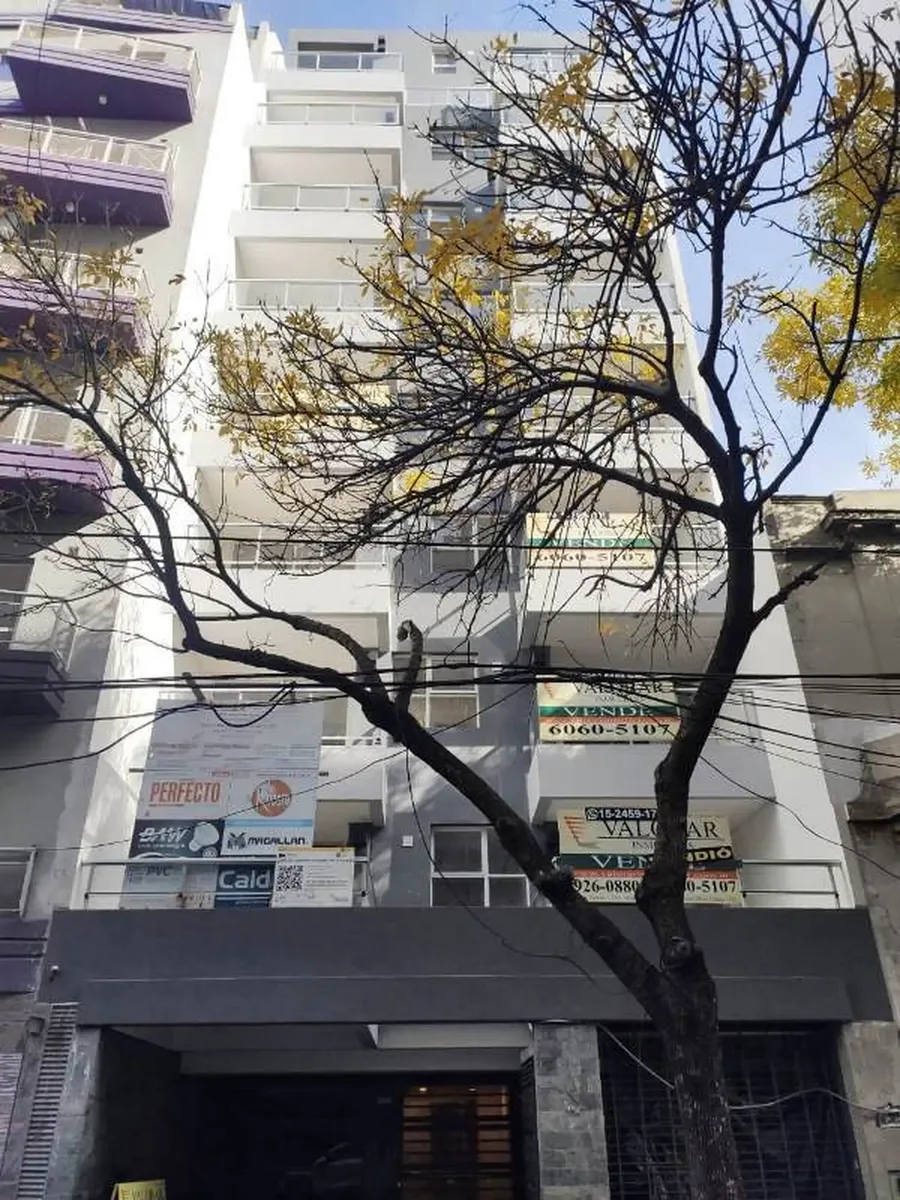 VARELA 39. Dos ambientes 50 m2 con balcón aterrazado.