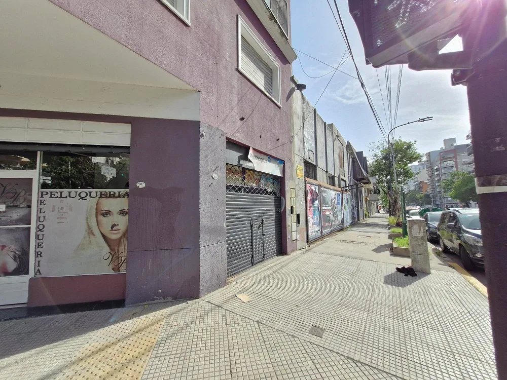 Local sobre Av. Directorio 2800 casi esquina