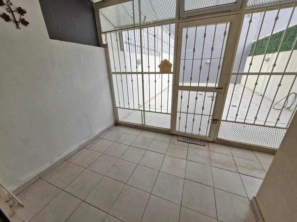 AMPLIO 2 AMBIENTES Y MEDIO CON EXTENSO PATIO - 102m² - A una cuadra de Av. Rivadavia