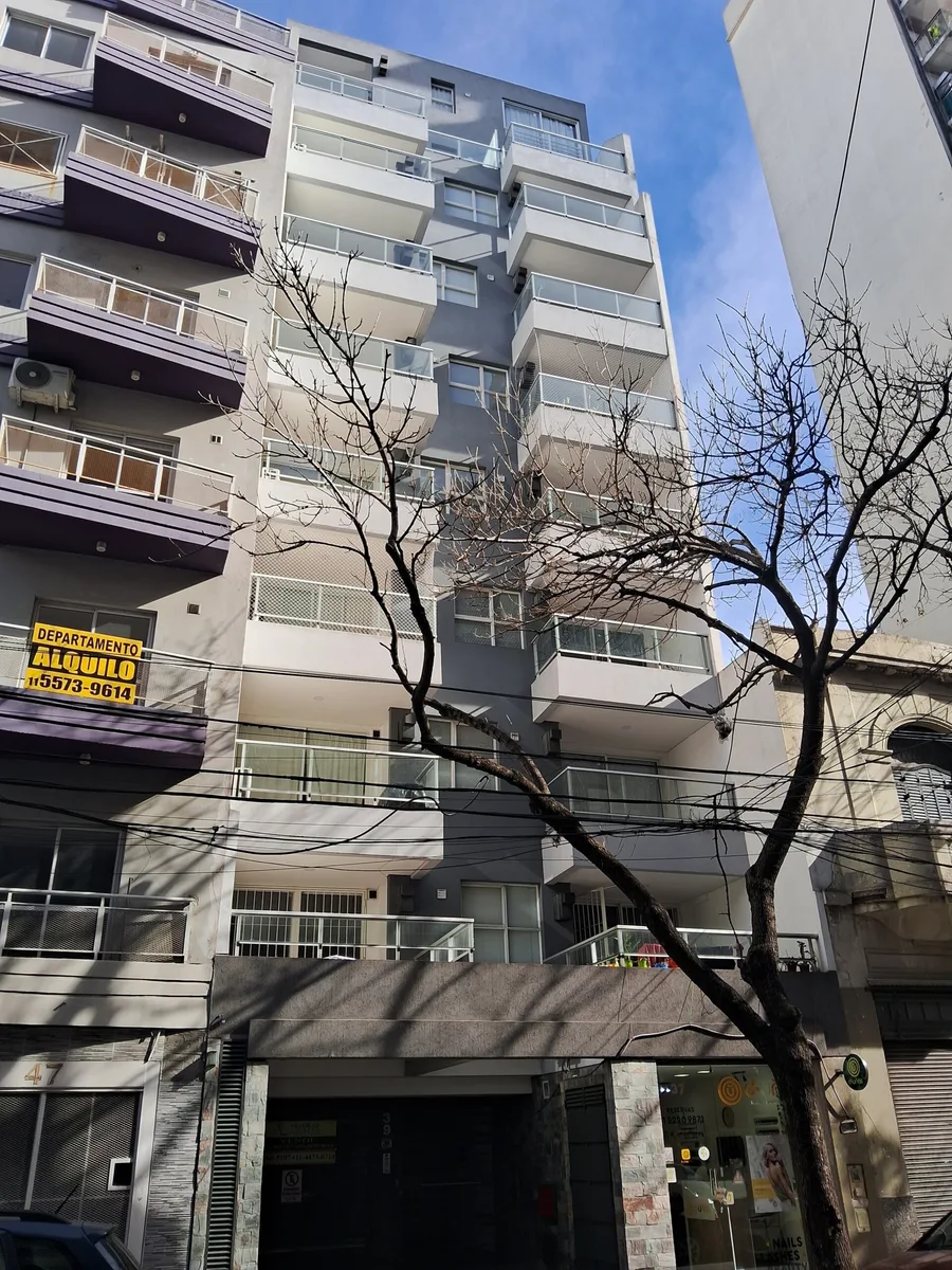 Monoambiente apto profesional. Varela 39.