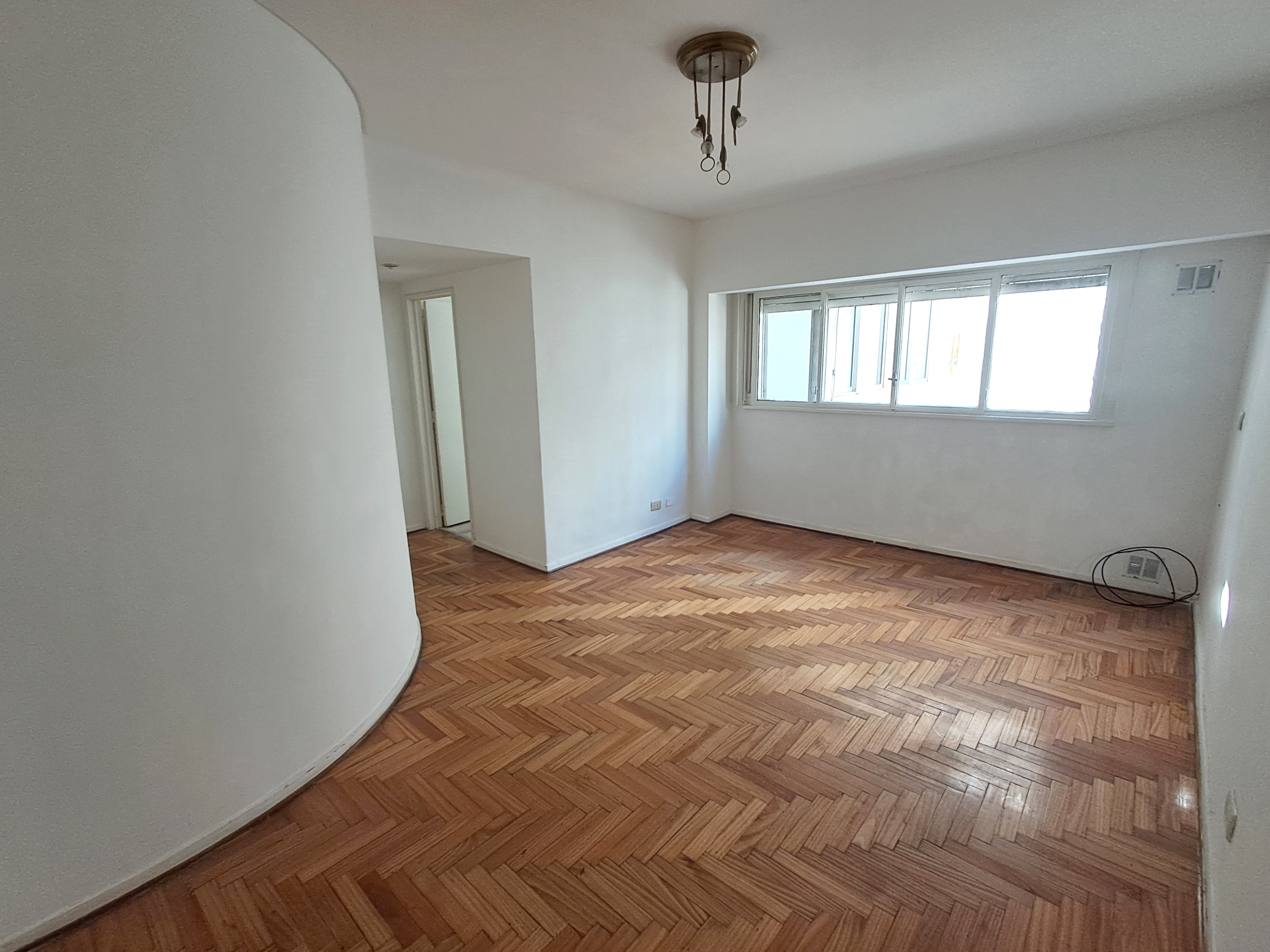 Semipiso 3 ambientes. Lambare 1000.