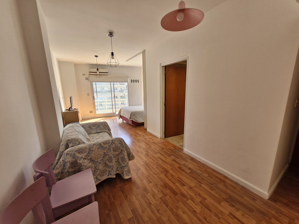 Monoambiente Muy Luminoso con Balcón y Amenities (Apto Profesional)