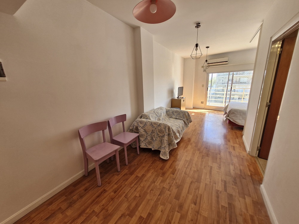 Monoambiente Muy Luminoso con Balcón y Amenities (Apto Profesional)