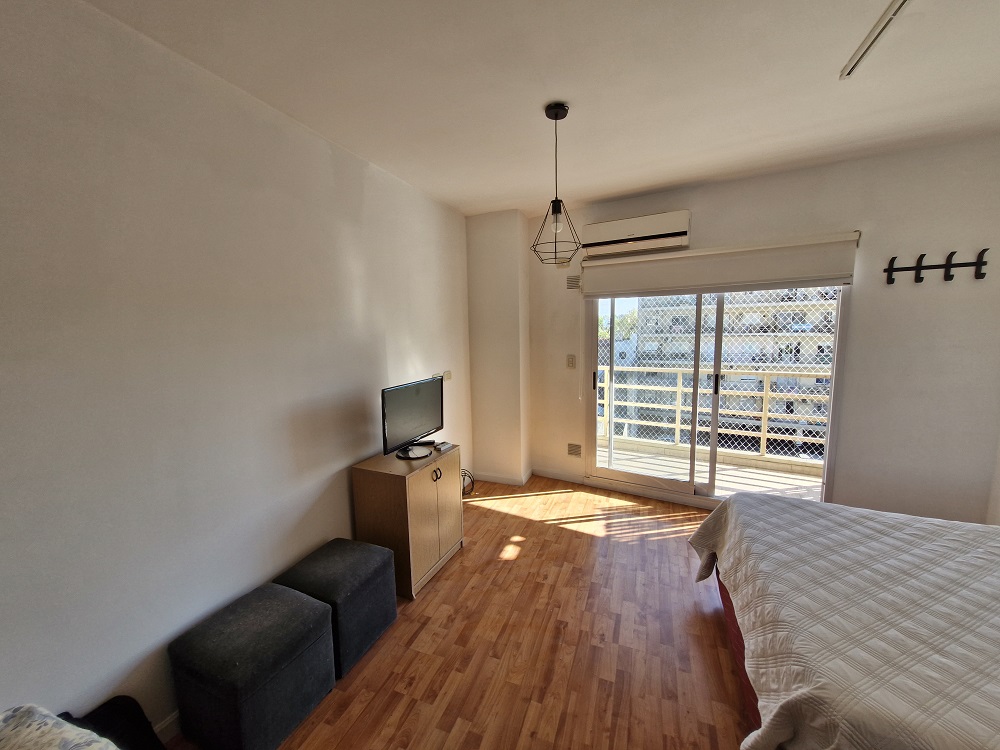 Monoambiente Muy Luminoso con Balcón y Amenities (Apto Profesional)